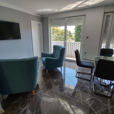 Modern Apartment Ana 로비니 외부 사진