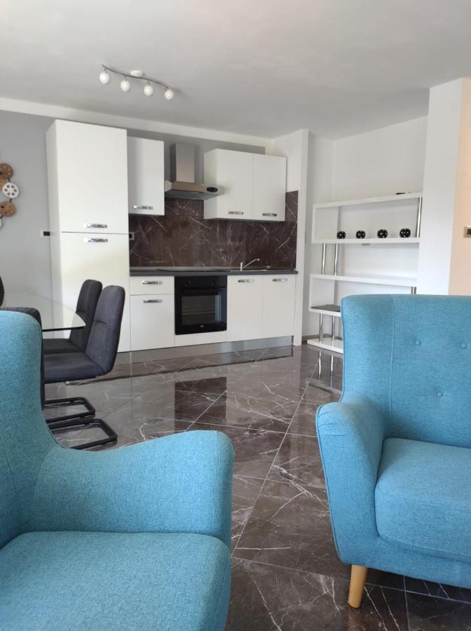 Modern Apartment Ana 로비니 외부 사진