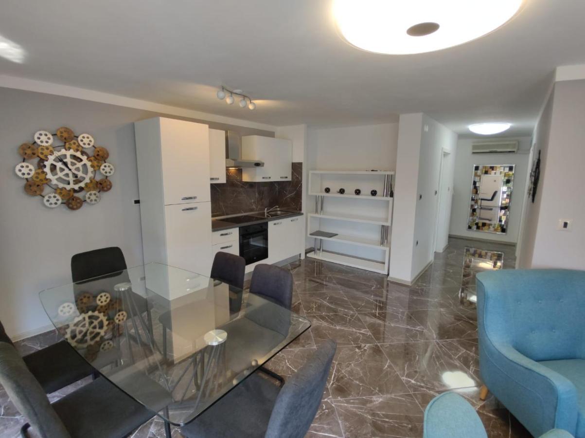 Modern Apartment Ana 로비니 외부 사진