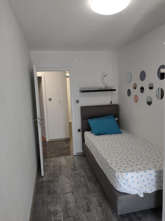 Modern Apartment Ana 로비니 외부 사진