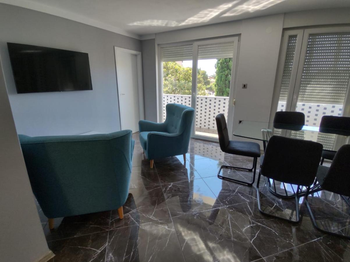 Modern Apartment Ana 로비니 외부 사진