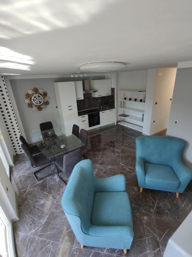 Modern Apartment Ana 로비니 외부 사진